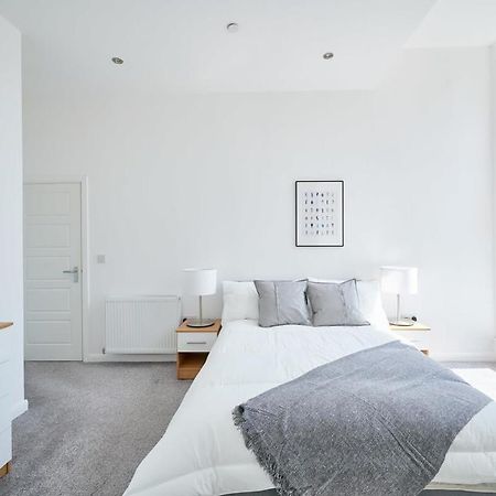 Modern 2 Bedroom Apartment In Preston Престон Экстерьер фото