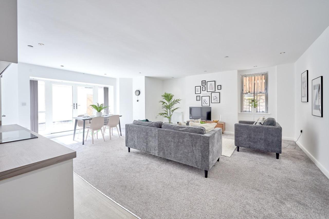 Modern 2 Bedroom Apartment In Preston Престон Экстерьер фото
