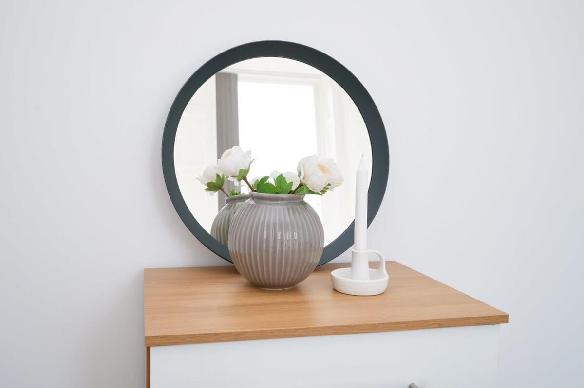Modern 2 Bedroom Apartment In Preston Престон Экстерьер фото