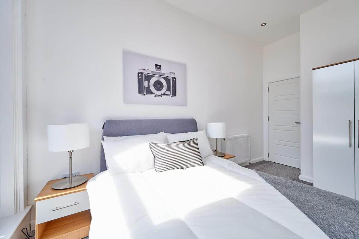 Modern 2 Bedroom Apartment In Preston Престон Экстерьер фото
