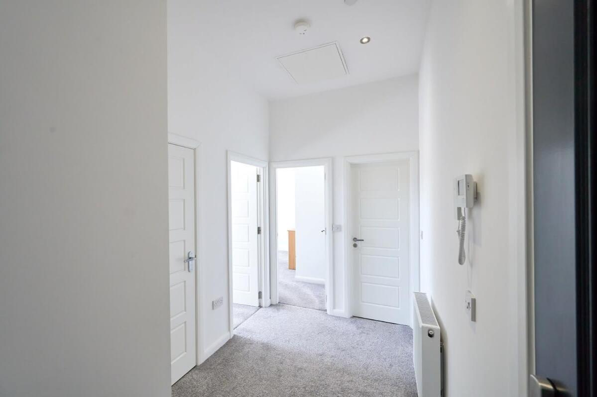 Modern 2 Bedroom Apartment In Preston Престон Экстерьер фото