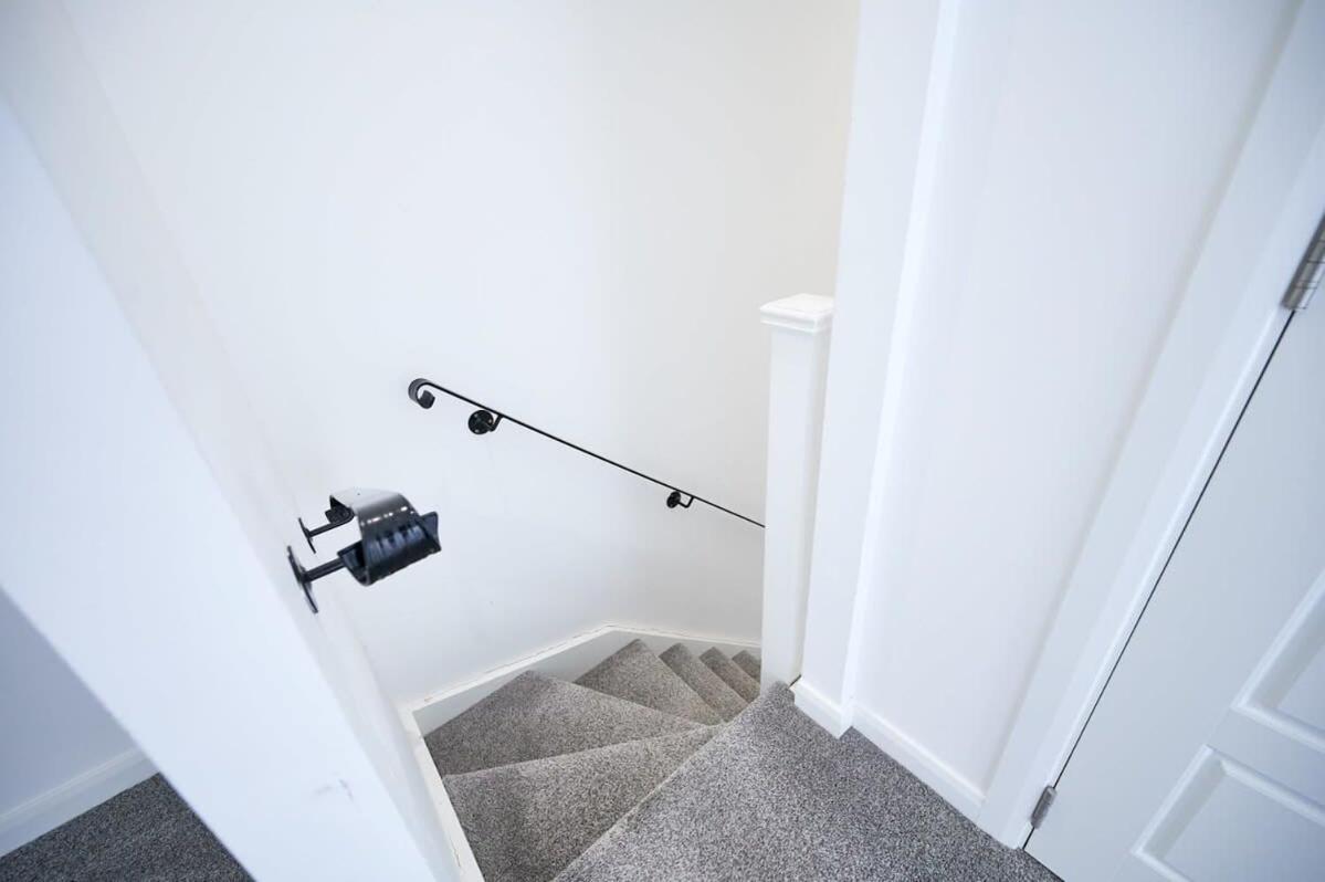Modern 2 Bedroom Apartment In Preston Престон Экстерьер фото