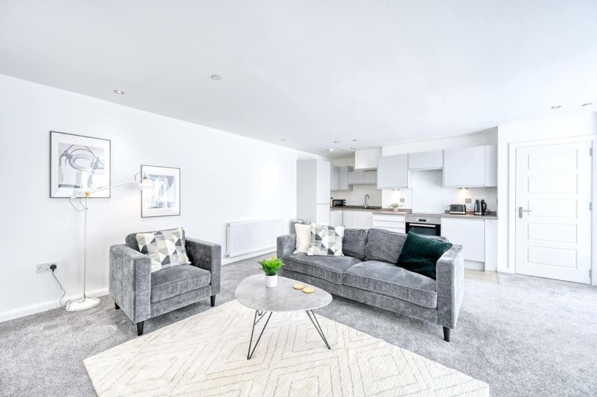 Modern 2 Bedroom Apartment In Preston Престон Экстерьер фото
