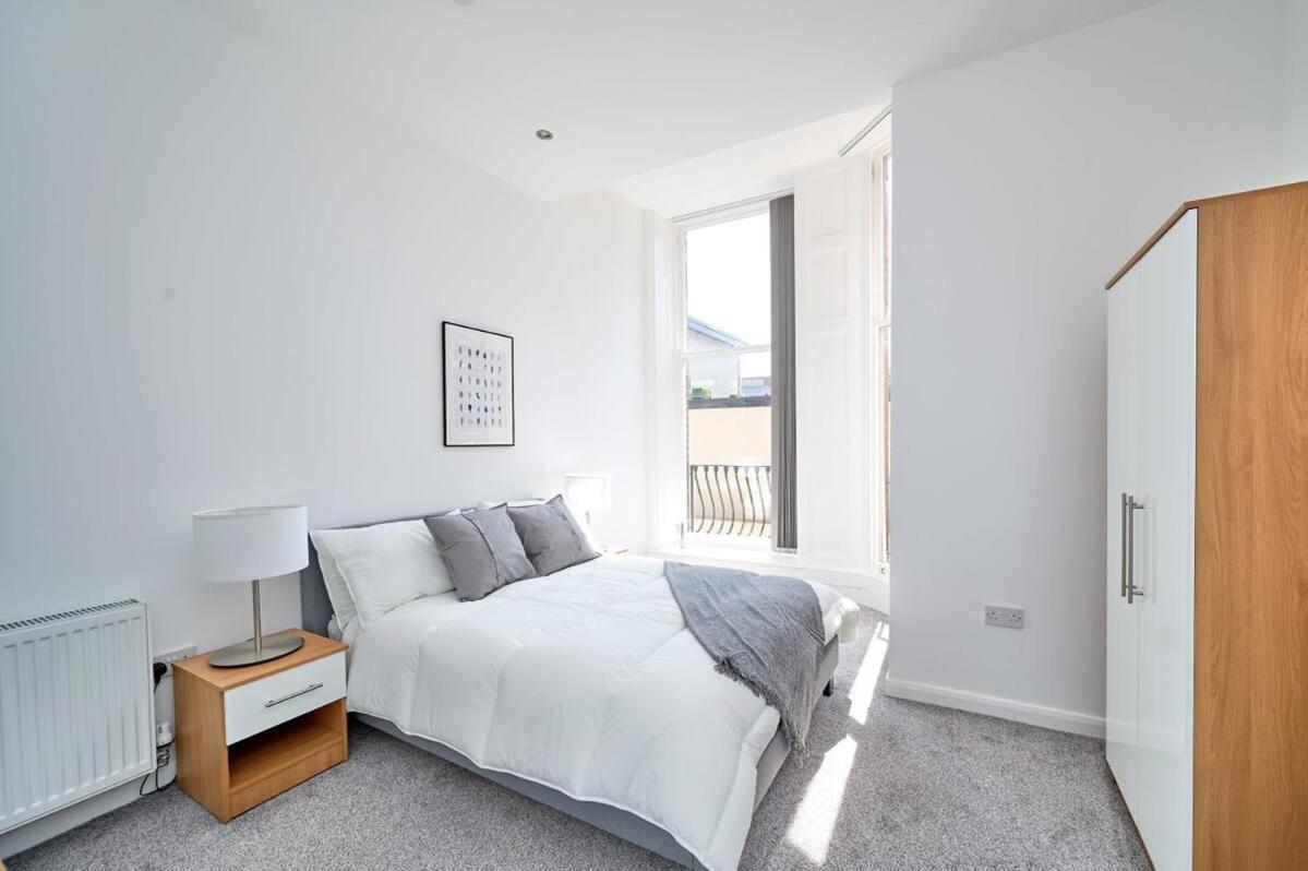 Modern 2 Bedroom Apartment In Preston Престон Экстерьер фото